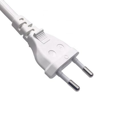 सफेद यूरोपीय पावर कॉर्ड वोल्टेज रेटिंग VDE 2 पिन प्लग 2.5A 250V 1.7m